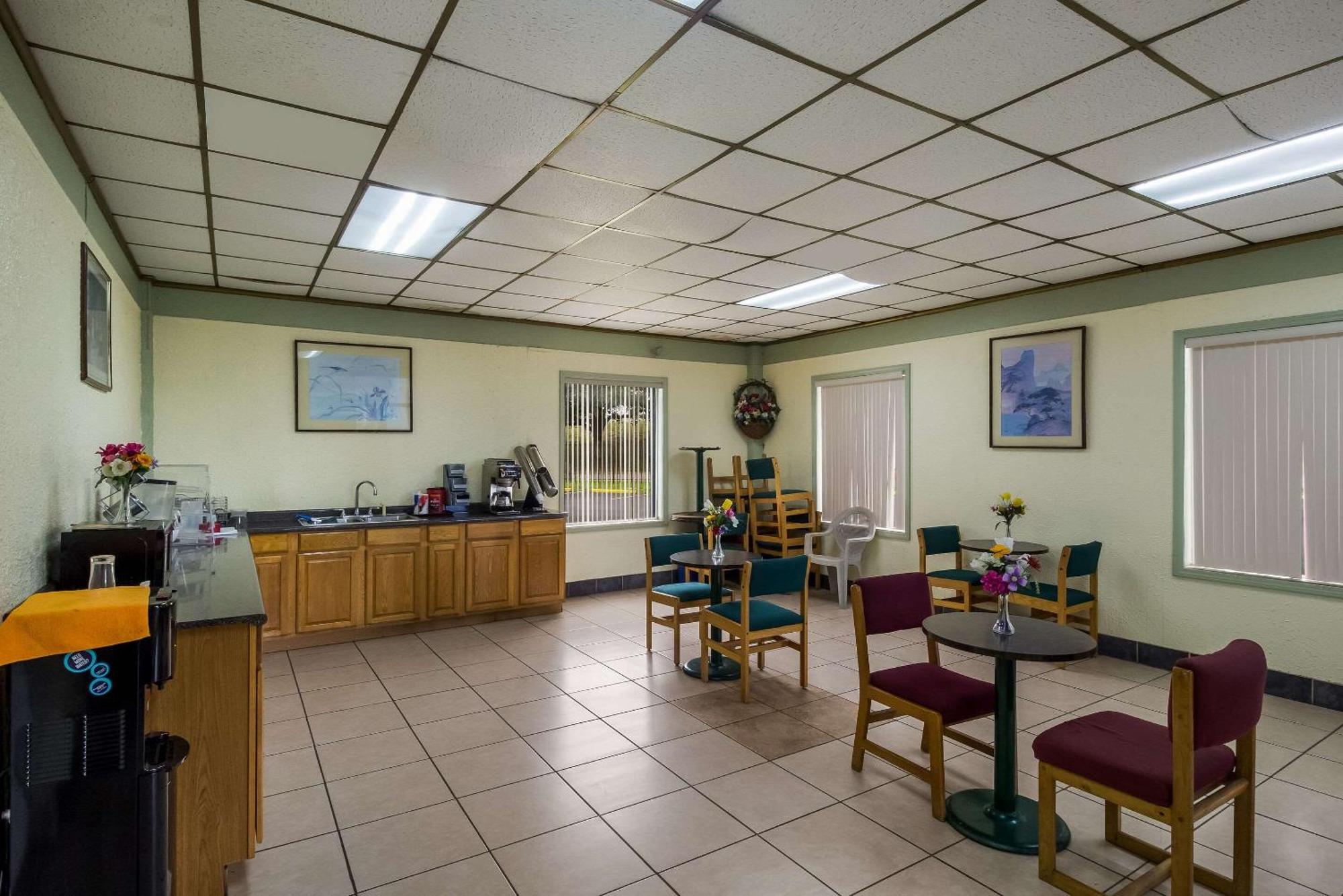 Rodeway Inn Conference Center Бомонт Екстер'єр фото