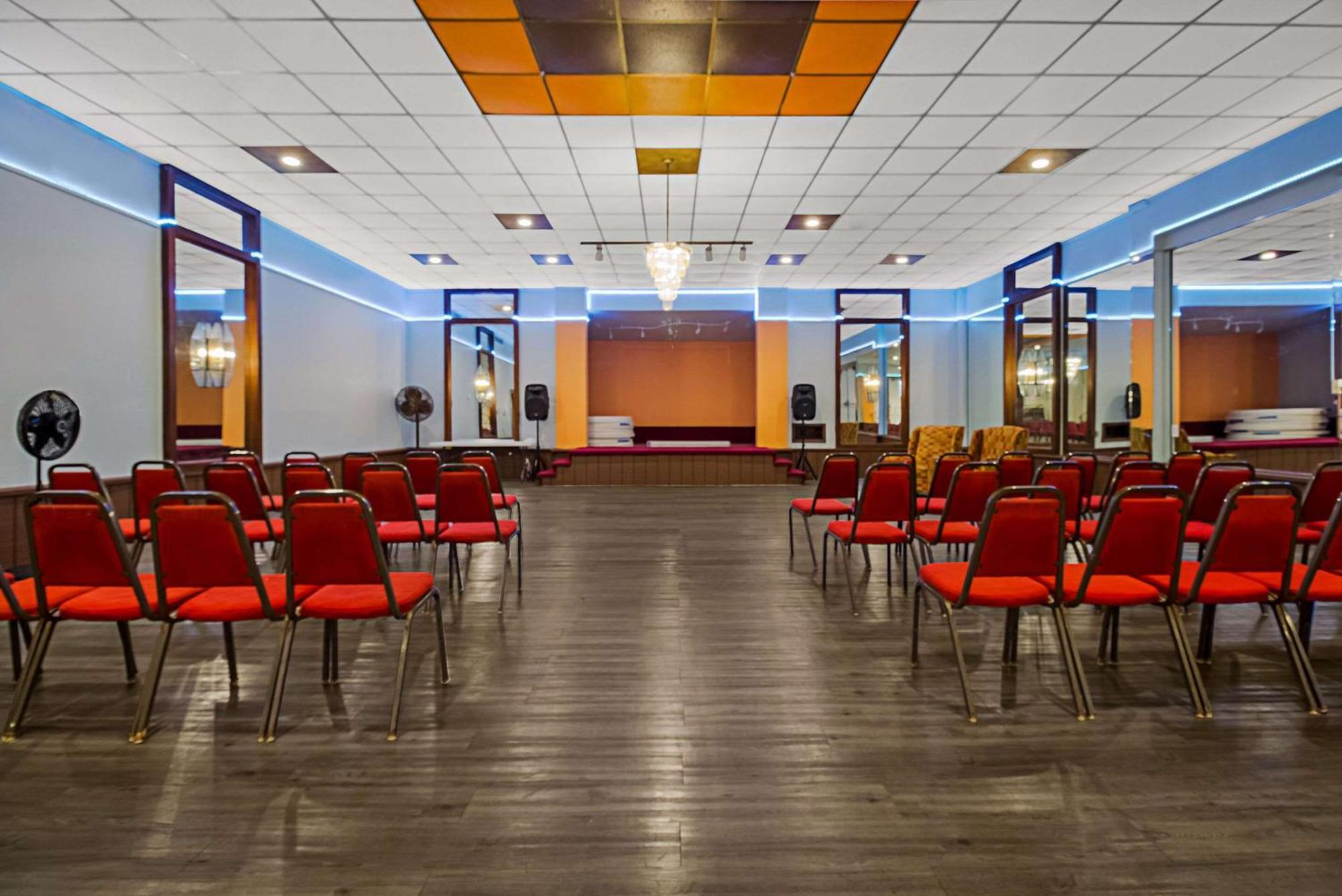 Rodeway Inn Conference Center Бомонт Екстер'єр фото