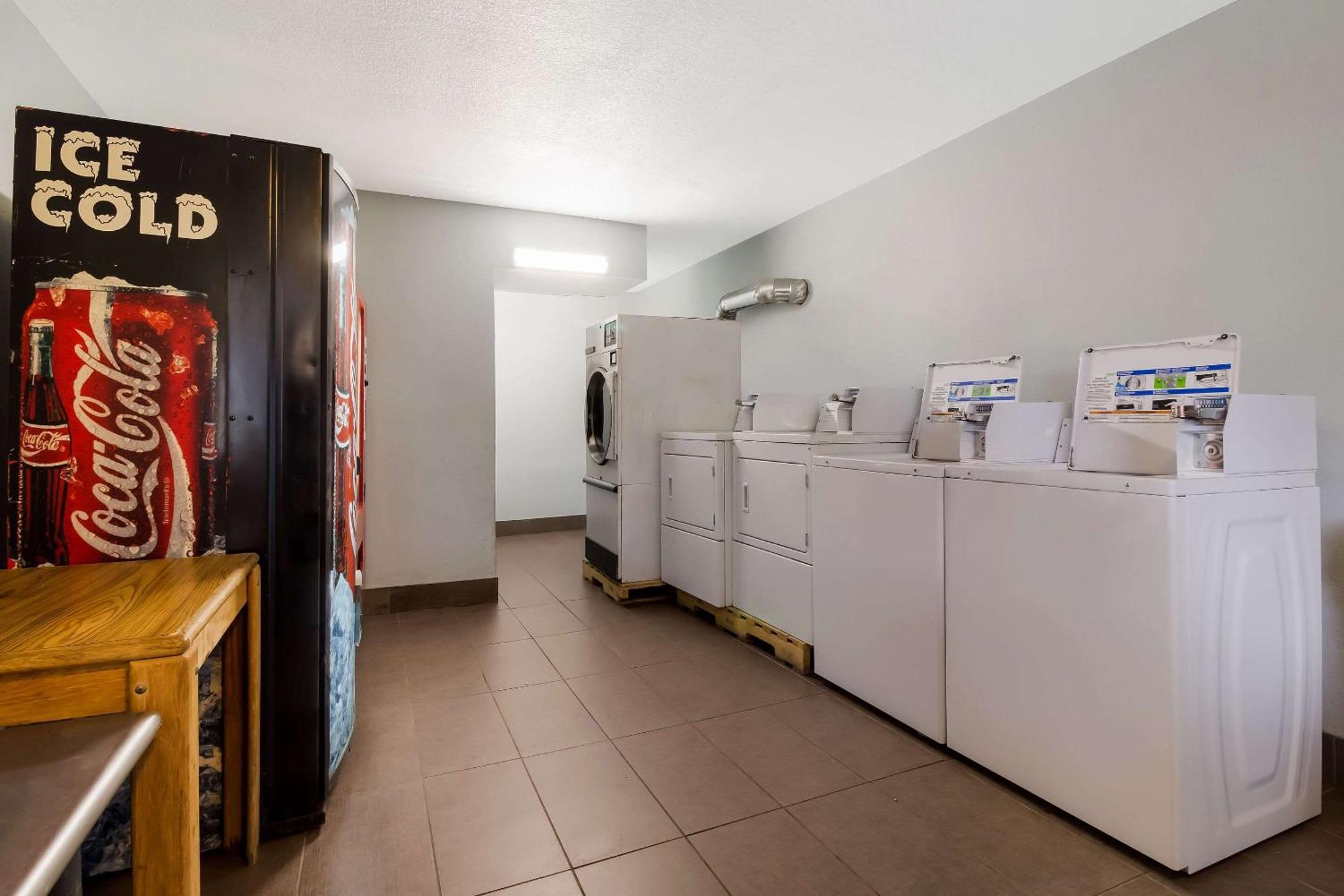Rodeway Inn Conference Center Бомонт Екстер'єр фото