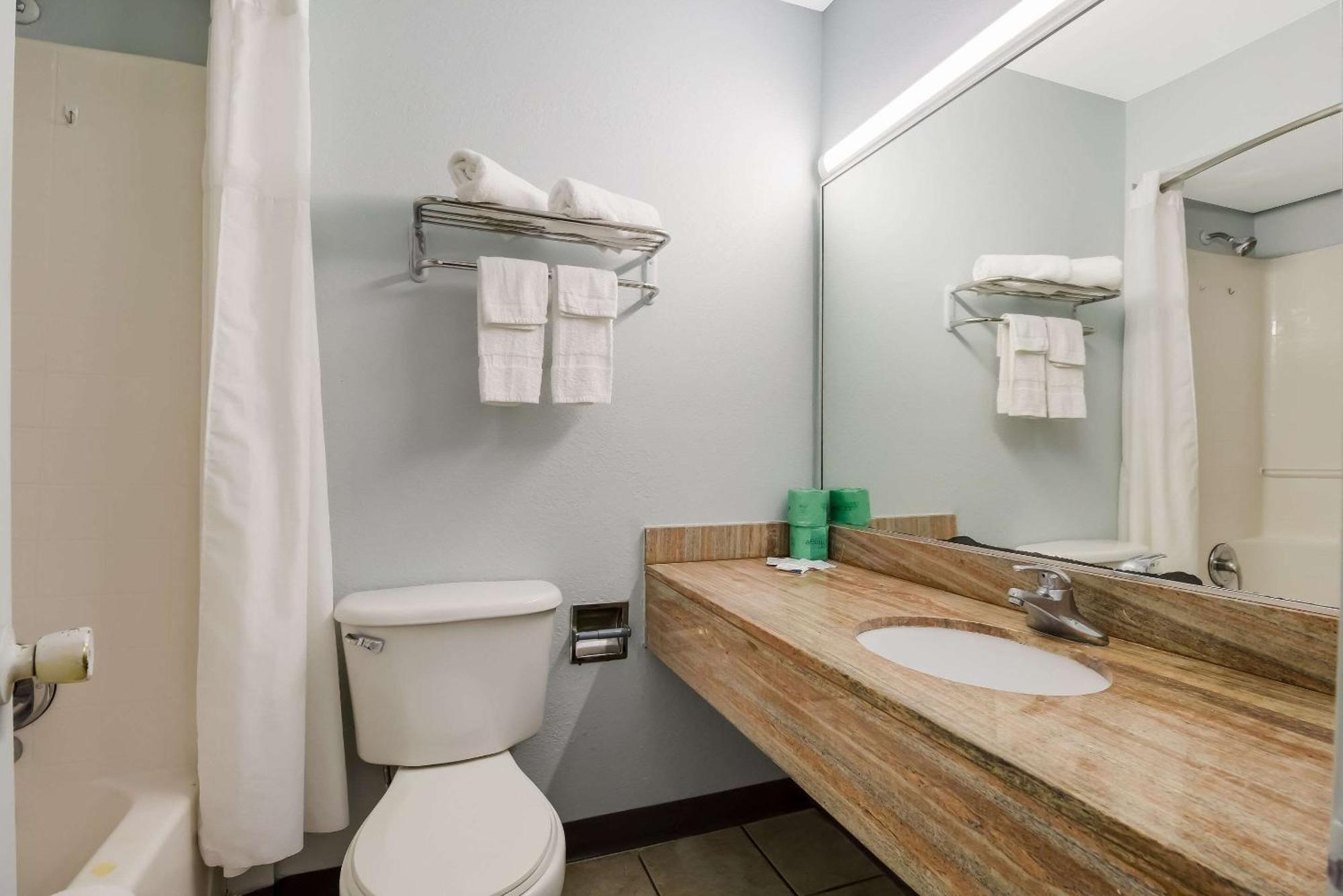 Rodeway Inn Conference Center Бомонт Екстер'єр фото
