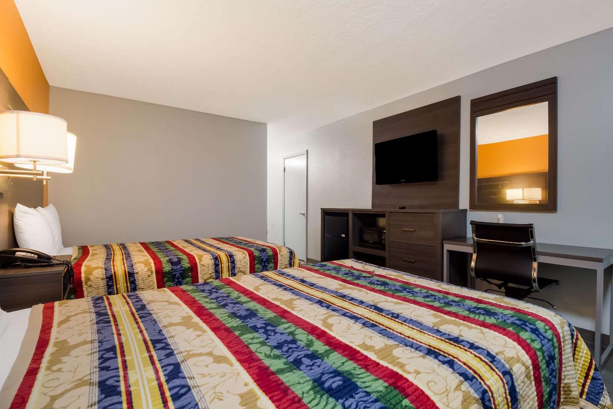 Rodeway Inn Conference Center Бомонт Екстер'єр фото