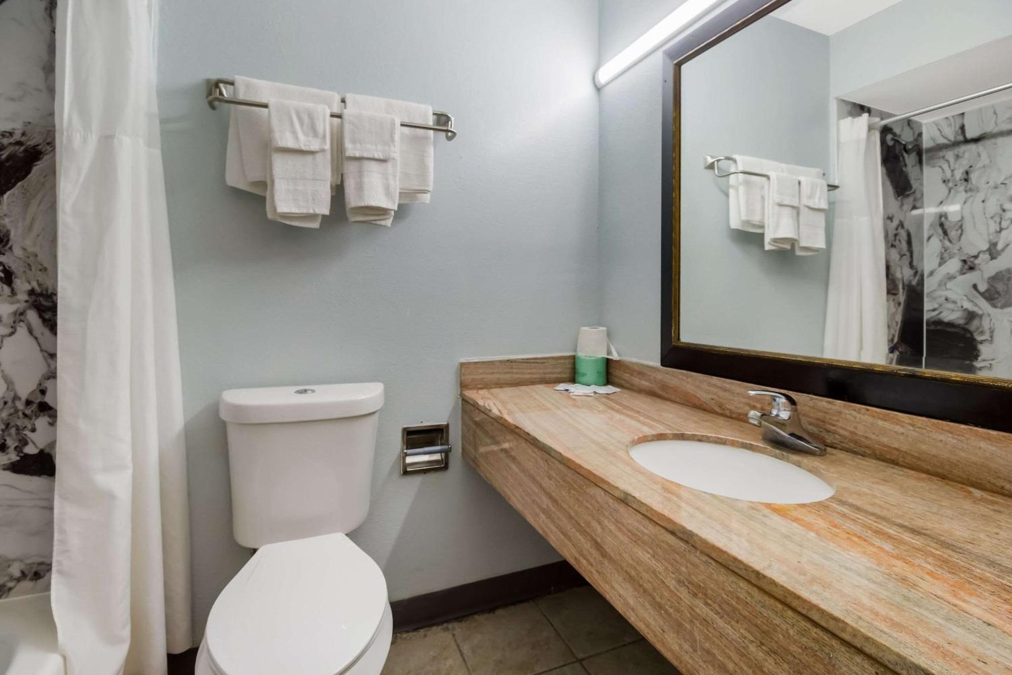 Rodeway Inn Conference Center Бомонт Екстер'єр фото