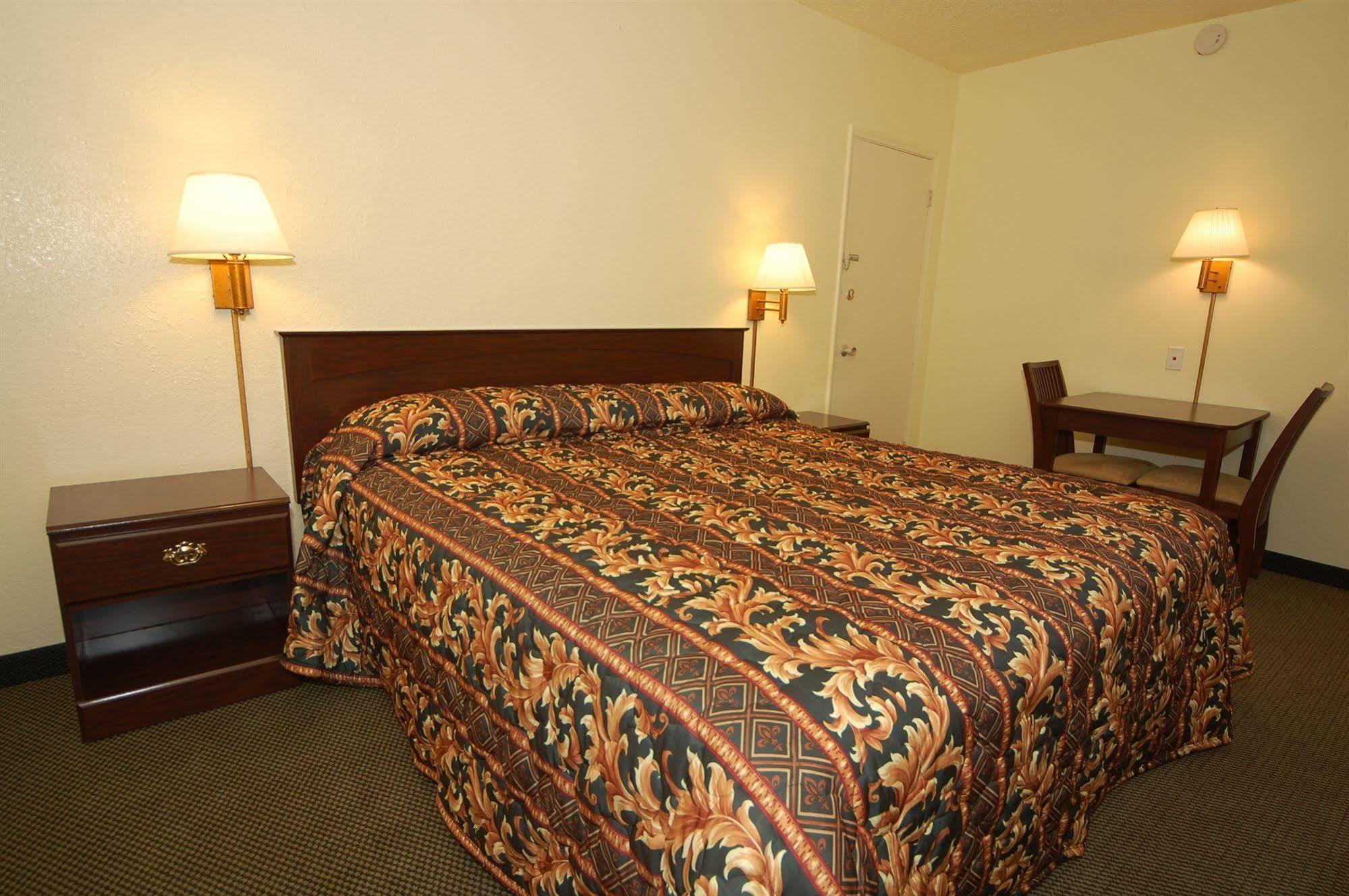 Rodeway Inn Conference Center Бомонт Екстер'єр фото