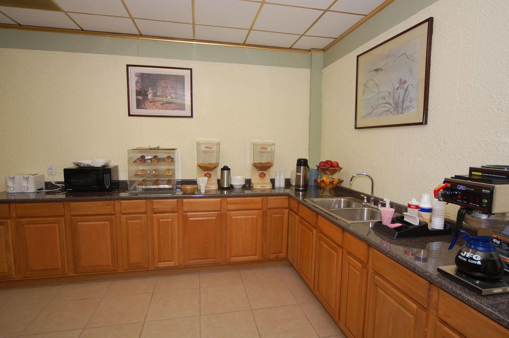 Rodeway Inn Conference Center Бомонт Екстер'єр фото